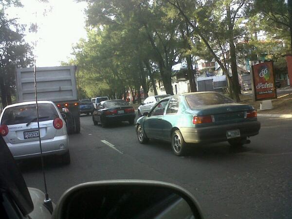 larraana's tweet photo. #Amilcarmontejo #TráficoGT alguien sabe que pasa en el periferico? http://t.co/sgx3Ut89AB