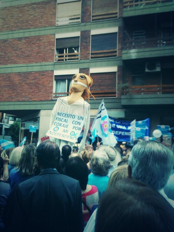 Marcha frente a la procuración gral de la nación en apoyo a campagnoli