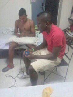RicardoHalley70's tweet photo. Dando cátedra a @jholvis_10 http://t.co/vBMVfbUbvL