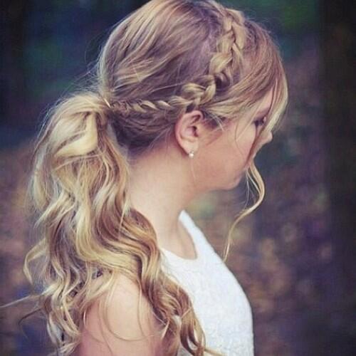 ChicaESModa's tweet image. Cola de caballo con bucles y una trenza lateral *.*