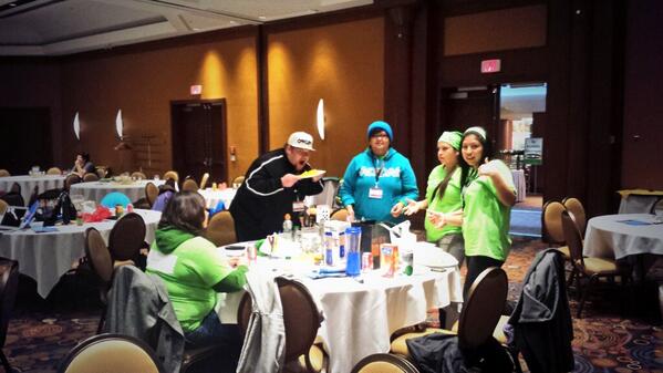Rejuvenation_13's tweet photo. #teamgreen getting our smoothie on!! #YES2013 #teamrejuvenation http://t.co/CK5keY80Um