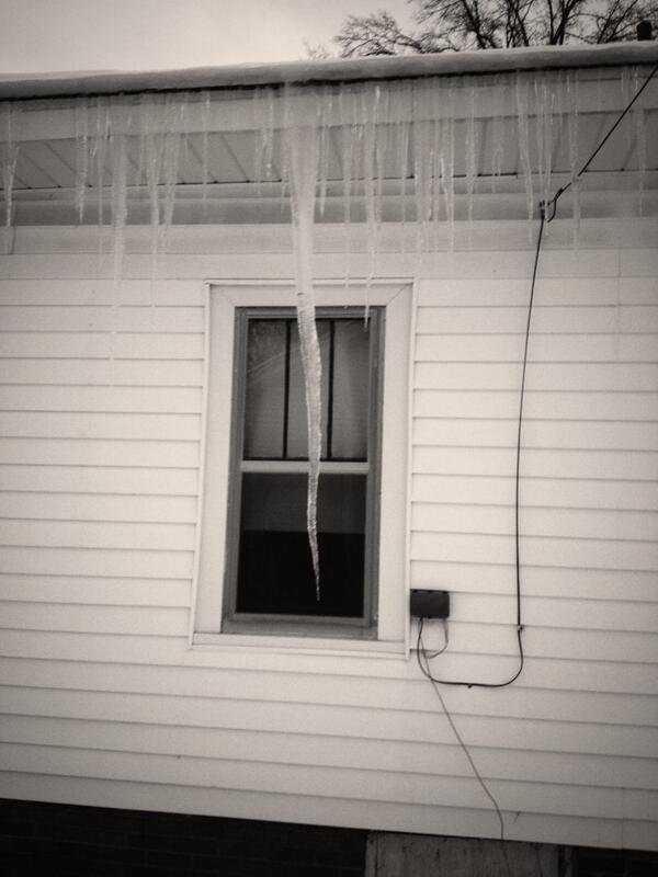 ThePrettyGay's tweet photo. The longer this icicle gets, the more I lose my Christmas boner. #fuckwinter http://t.co/vVkMH1yJqS