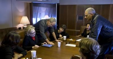 TheArtidote's tweet photo. Artist George W. Bush shows his paintings on an iPad to @HillaryClinton. Surprisingly #endearing... http://t.co/HStfDZjAVf