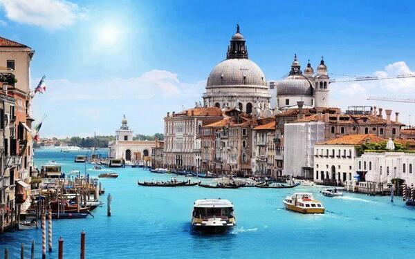 DesyCglez's tweet photo. Cariii @AdriCampos93 aquí también hay q ir<3 El Gran Canal, Venecia. http://t.co/AP7IpAI5DX
