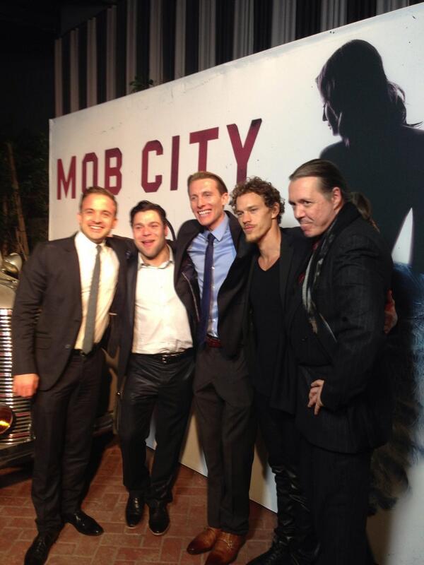 FeetzK's tweet image. #davidjschow episode #mobcity 2nite Ep4! @JeremyLukeTurbo @JamesHebert @robert_knepper @jonnybernthal @DanaJGould