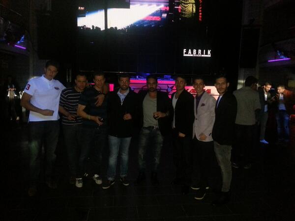 FlorenGuzman's tweet photo. Un poco de Kapi con parte de el equipo de @BenditosViernes  @demadridsergi @danielinvr @yerai_gf http://t.co/M6rB9aJW9A