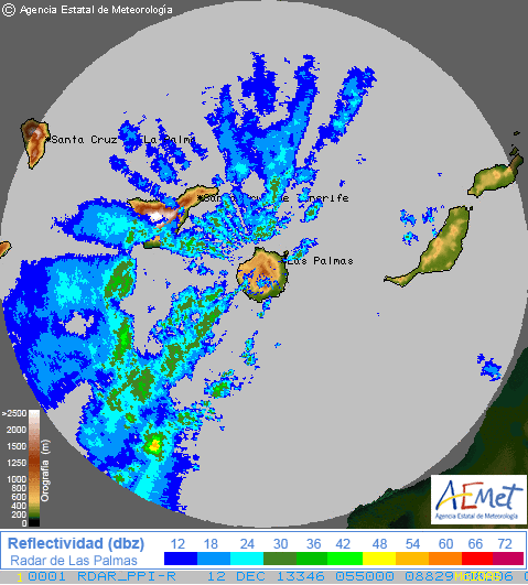 picazomario's tweet photo. La lluvia sigue concentrada entre Tenerife y Gran Canaria ... a lo largo del día debería avanzar hacia el este ... http://t.co/oUfyfMyCoO