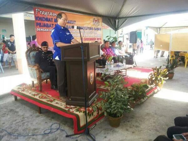 UpkoNasional's tweet photo. Perasmian Program Khidmat Mskt Pej SUP Sabah oleh Dtk @MTangau #MPTuaran di Pekan Tenghilan pagi tadi @BDompok http://t.co/T1rEhMexoF