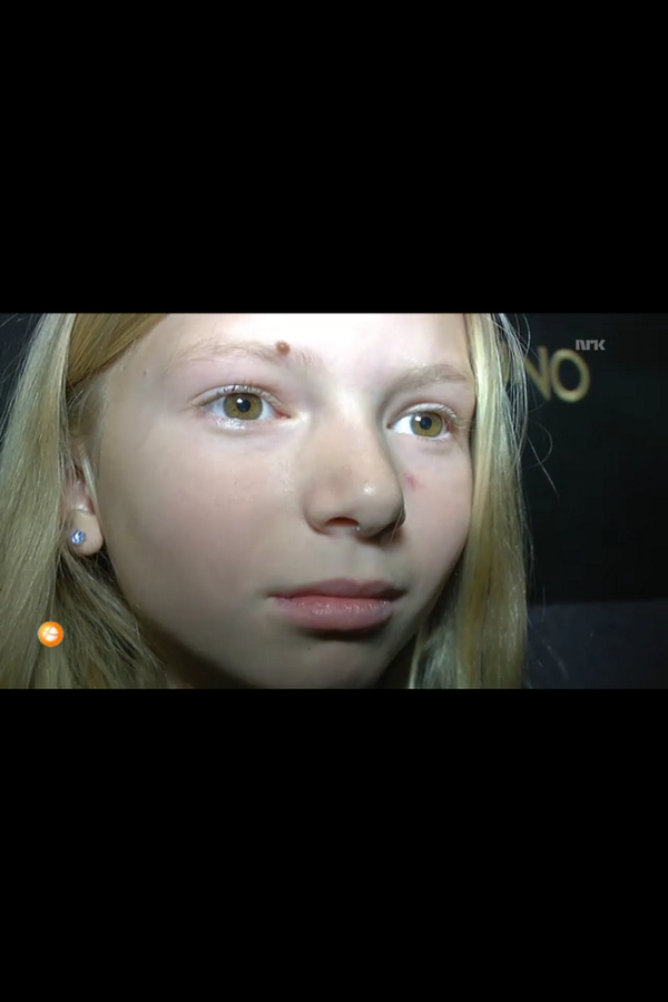 ahegre's tweet photo. "Jeg vil gjerne vite noe morsomt, jeg også"  Hørselshemmede Amanda(9). Tekst alle filmer, kulturminister! http://t.co/sMT1Z6oknv