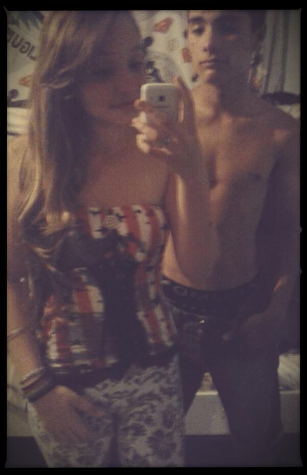 Marrynai_'s tweet photo. ♪ eu num sei, só sei que oque é meu é meu Ta aqui e Deus que deu. ♥ http://t.co/seCtGv0NKP
