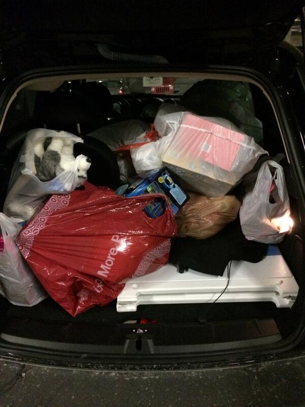 SocialSantaDFW's tweet photo. A Mini full of toys for @CaptainHopeDFW! #socialsantadfw http://t.co/oRkSi3Xfj6
