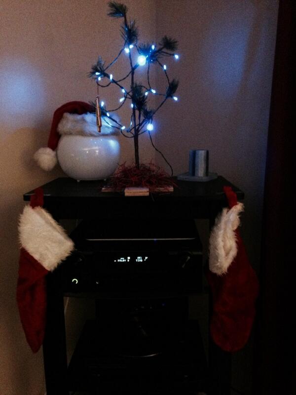 AndreaWBZ's tweet image. Good deed of the day, helping my friends decorate! #teameffort #themostwonderfultimeoftheyear #whenssummer