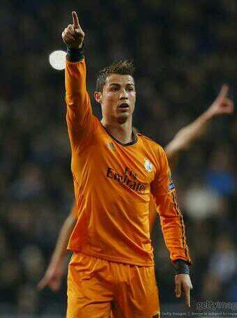 ReaI_Madrid_CF's tweet photo. Cristiano es el primer jugador en marcar en todos los minutos, solo le faltaba el 47 y ayer marcó en el min 47:44. http://t.co/r7BmtmBMvd
