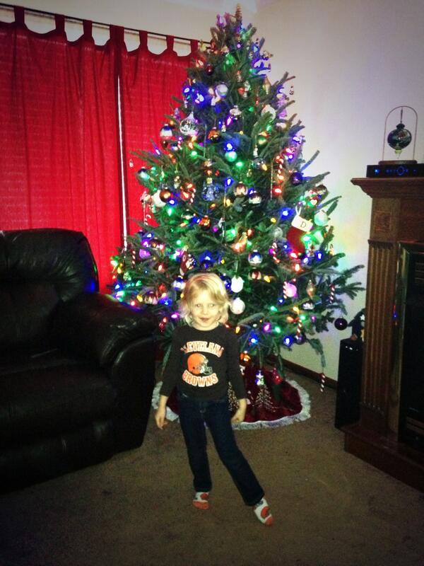 BHORTY11's tweet photo. My little girl and my tree (2013) http://t.co/lbgOzIUkyJ