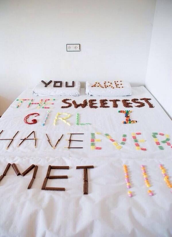 andreamiro97's tweet photo. “@ForeverMirrrey: Mi amor, ¿soy demasiado empalagoso? http://t.co/o4S4iYGTE0”😍