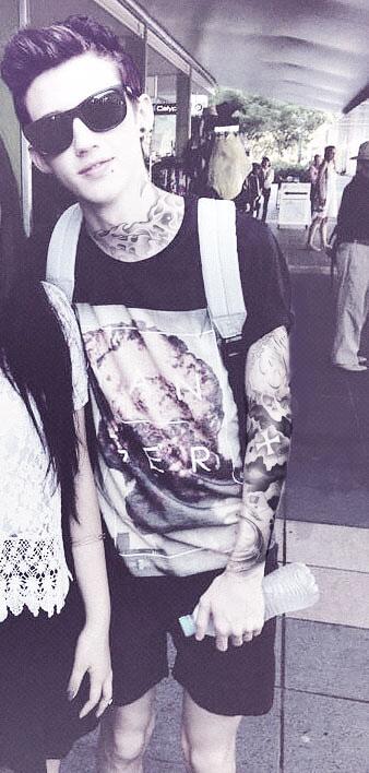 troyesivan's tweet image. i waNT TATTOOS SO BAD FFS