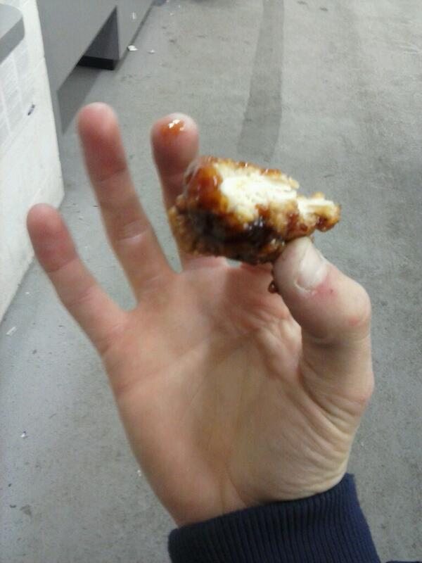 Robertst2000's tweet photo. Leavin carmax with honey bbq on my fingers @hawanterry23 @DaMdwstMusician #StayinEfficient #Ateam http://t.co/KWG26szcTl