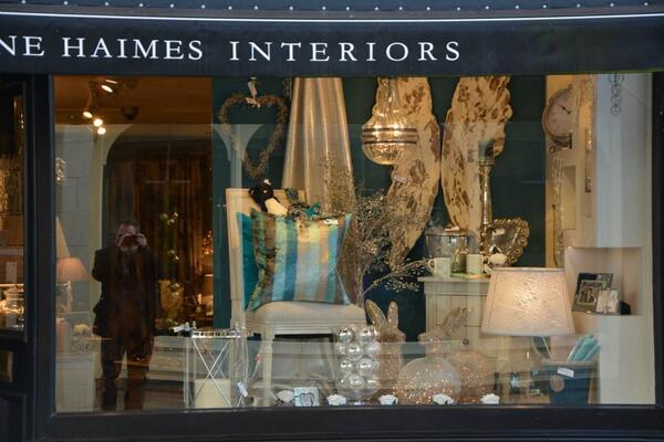 SherbertMonkies's tweet image. @RecommendedOX Henley prep for Christmas with #Dressedforsuccess shop window displays - @LoveHenleyInfo support local