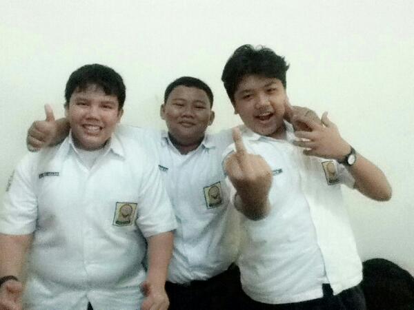 9Cruel's tweet photo. Tiga2nya gedek @MArsyadNst @bimoflb @revi_maulana http://t.co/9PAURLt7u5