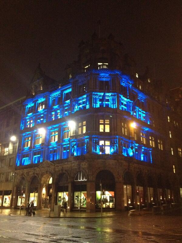 edinspotlight's tweet photo. Jenners all lit up this morning #edinburgh #edinlife http://t.co/xYbR8nZvjf