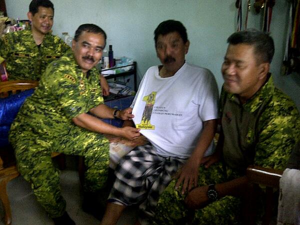 Nazrin_17's tweet photo. Dato KP Yang Prihatin RT @nadiasulaiman11: #RSB En Nordin bsma Dato @KP_RELA bgmbr kenangan @Zahid_Hamidi http://t.co/DtxyRoqg1c