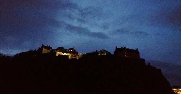 edinspotlight's tweet photo. iPhone pic of Edinburgh Castle as dawn breaks #edinlife http://t.co/H9TCOzC7tp