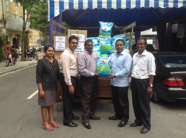 infopppns's tweet photo. Sumbangan brg2 Mknan bagi mangsa banjir phg, k'tan. &amp; t'gganu drp PPP N9@m_kayveas @chandrakumanan @menteribesarn9 http://t.co/6Qr4pco7oH