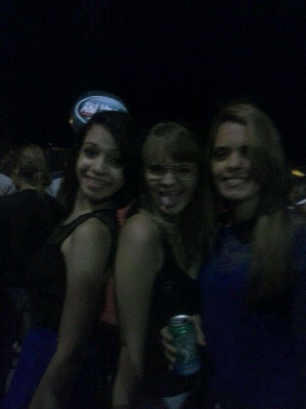 LyandraLopes_'s tweet photo. Feijobarca2013 ,com minhas galegas! *-* http://t.co/uUieDym0c3