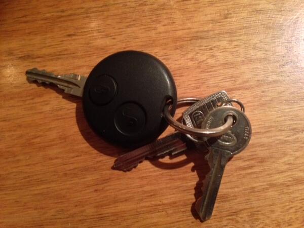 keysafer's tweet image. #sleutelbos zaterdag 07/12/2013 gevonden in #amsterdam osdorpplein, code sleutel smart  RT A.U.B