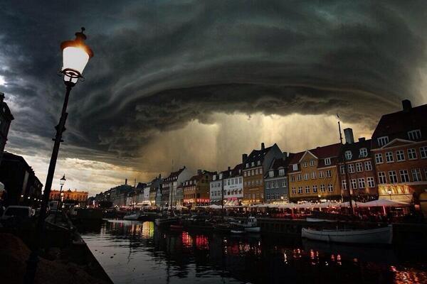 Increíble tormenta 'Bodil' llega a Dinamarca. Impresionante foto.