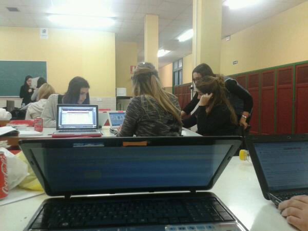 leiresant3's tweet photo. Qué trabajadoras están las nenas! @BalmaPatri @AneMurelaga @Maialenmanjon #Noemi http://t.co/GykG2umYqS