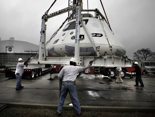 MadScienceSOC's tweet photo. RT @NASA: .@NASA_Orion heads cross country, through VA, TN, AR, TX, NM, AZ &amp; CA. #spotOrion http://t.co/ZlZQNuoVOX  http://t.co/w7WrBTW7hv