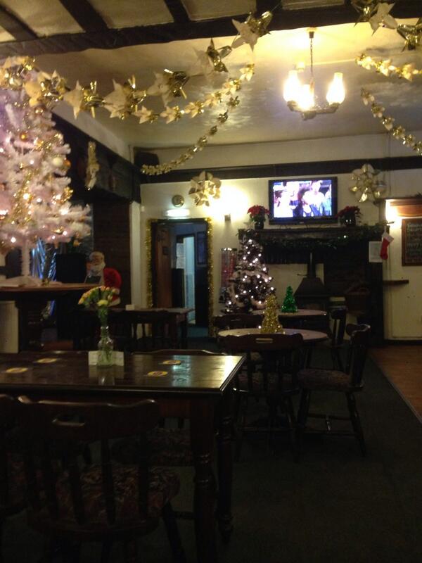 DabsConstruct's tweet image. Nice meeting in the pub looking very xmassy with @_DianeHughes