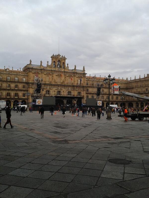 JansPau's tweet photo. Preparando la plaza para la NU http://t.co/3kYKFXbrAf