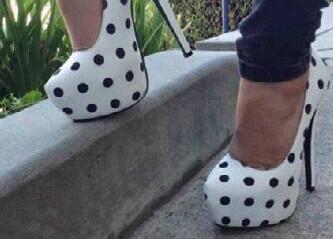 Yfm's tweet photo. Polka Dots! #HighHeelsThursday RT @2mee_2mi: @yfm#heelsthursday http://t.co/di4IfgSona