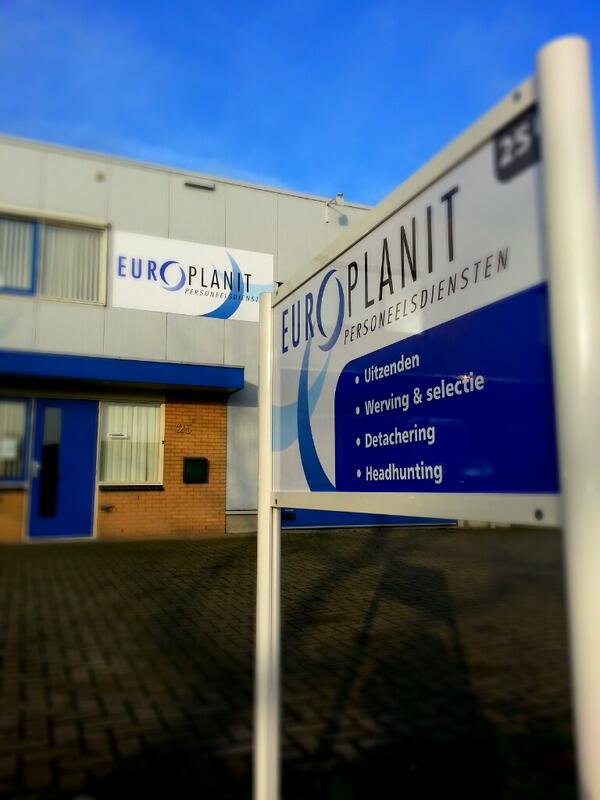 Chantaltepas's tweet photo. "@Jeroen_Ensink: Vanaf vandaag mooi herkenbaar kantoor! #Europlanit http://t.co/QMwvBDIRTp"