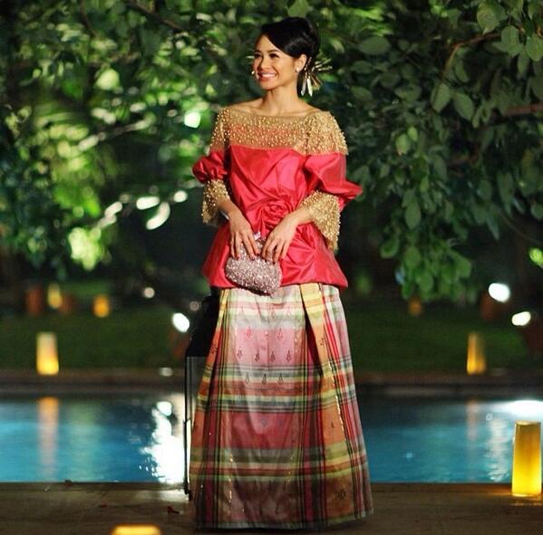 Wah Baju Bodo didesain modern oleh desainer Didiet Maulana dikenakan oleh Andien