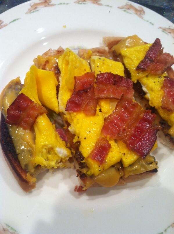 abagel's tweet photo. Heaven= bagel+cheese+egg+bacon+toaster. http://t.co/XnkMnuetai