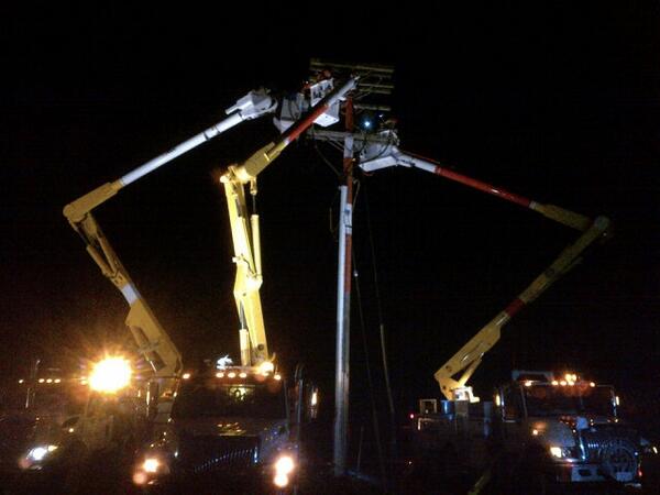 Lumps14's tweet photo. @957SunFM BC Hydro crews working to restore outage as quickly as possible. Lowering poles for Transport Canada. #BCH http://t.co/b5qRNWAp1F