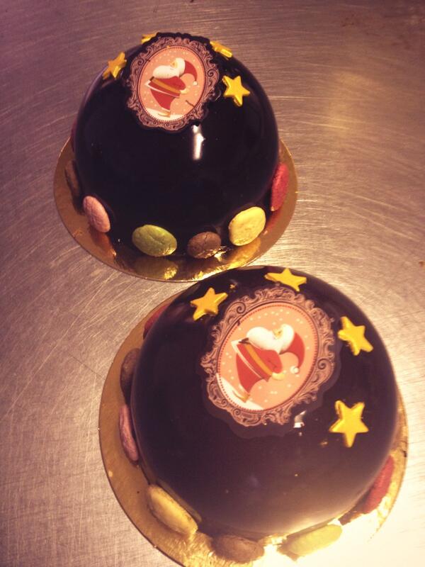 Profiterol taartjes , gevuld met soesjes  mooi kersttaartje !!