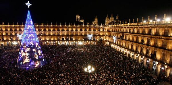 SA - LA - MAN - CA!!! #NocheViejaUniversitaria