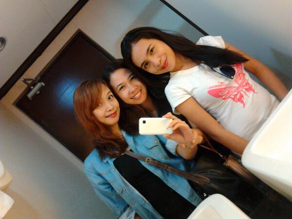 PowderRoomMovie tweet picture