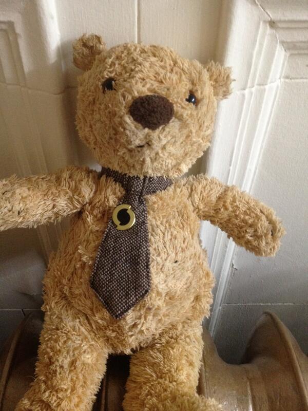 this teddy bear was found outside the <a href="/ScottishOpera/">Scottish Opera</a> He received a Scottish Opera tie pin to cheer him up #lostteddy