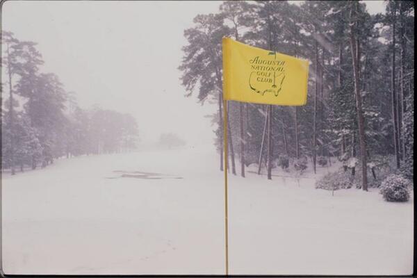 novo_gcs's tweet photo. Snowstorm at Augusta National http://t.co/hYiYBurty6