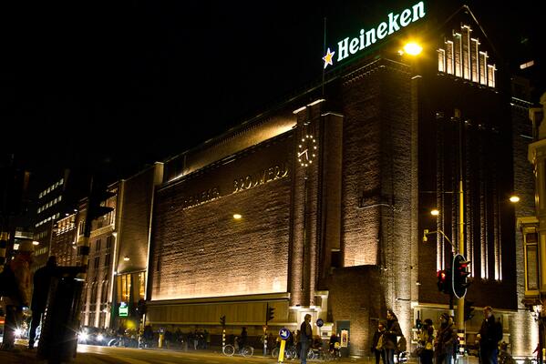 And there was light! See one of the most beautiful buildings in #Amsterdam shining bright!