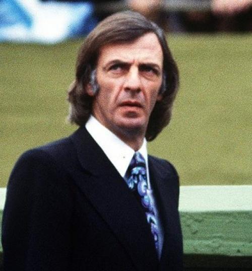 Fichajesdefpc_'s tweet photo. #FelizDiaDelHinchaXeneize "La Bombonera y su publico, son un escenario unico", Cesar Luis Menotti http://t.co/iOaFiH1YZ7