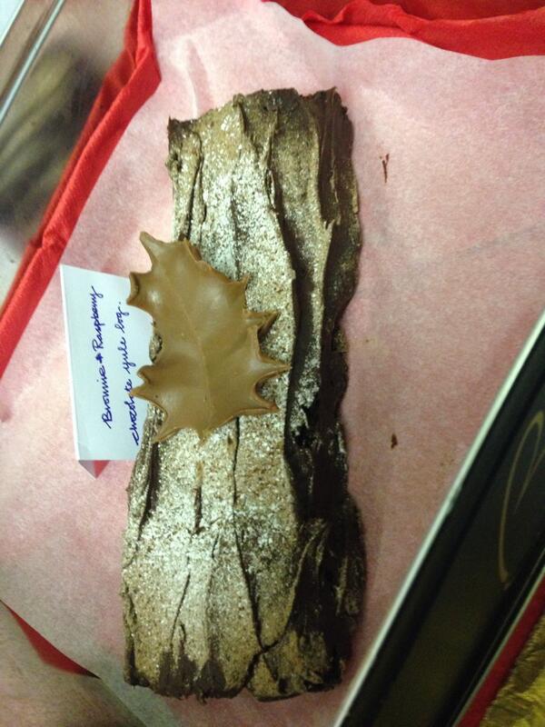 AVignaTraining's tweet image. Raspberry and chocolate Yule log x