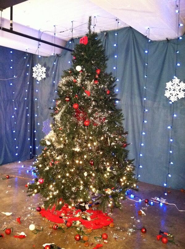 AbbyDecker's tweet image. Hey @katiecouric try #techorating with @T3thinktank techoratethetree.com