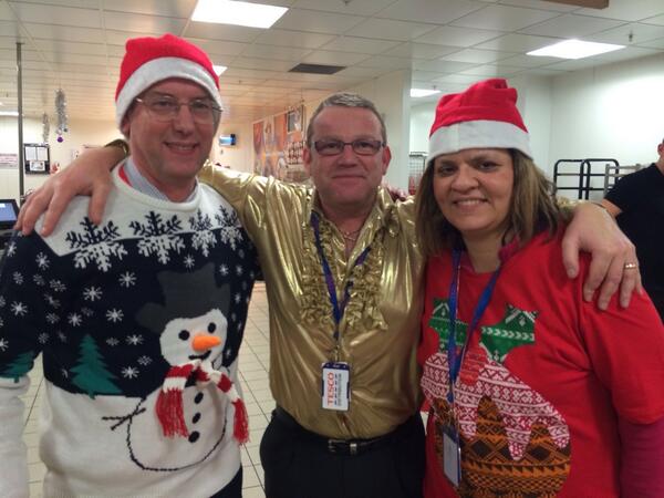 Dagenham_DC's tweet photo. Elvis has entered the building especially for Christmas dinner #tescodagenhamdc #Christmas @mellorjk http://t.co/oksZD3Dfd2
