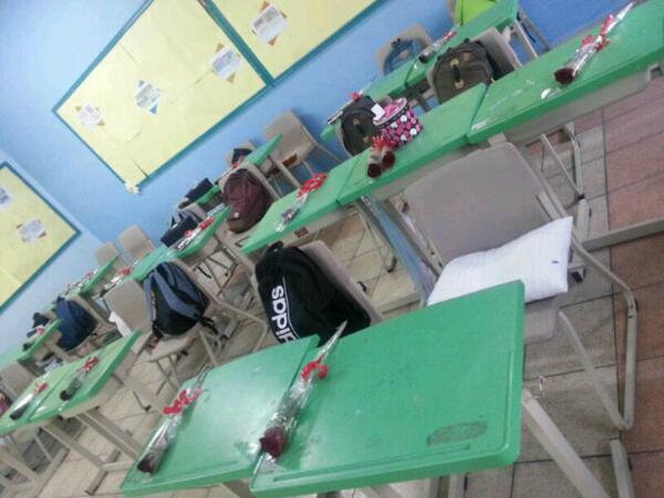 Marwa558's tweet photo. @24Namaa شكراً دفعةثاني ثانوي-نماء-على موقفكم الحلو معنا وعلى الورود الجميلة الي فتحت نفسنامن الصباح*نحبكمم ي نماء*♥♥ http://t.co/tOVaOxiFjP